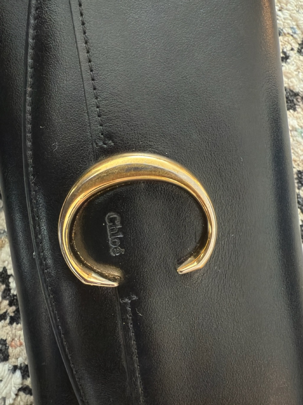 Chloe Black Leather Wallet with Gold 'C' Emblem - Picture 2 of 13